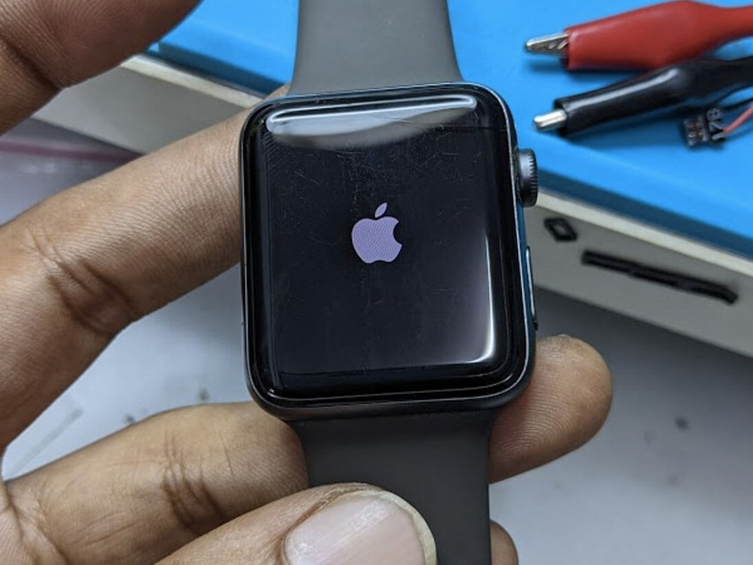 apple watch software issue, apple watch logo stuck issue, apple watch logo only
